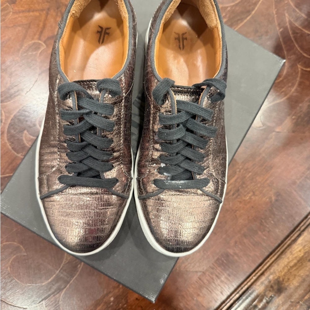 Frye Alexis Low Lace Bronze Metallic Italian Leather Low-Top Sneakers, 6